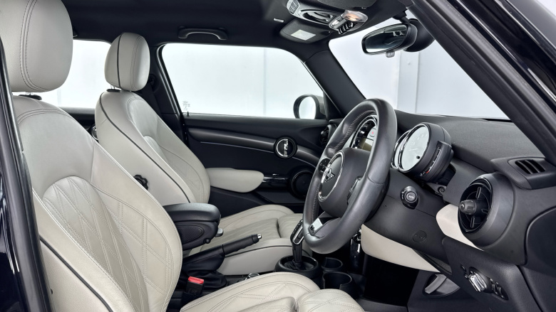 MINI Hatchback 1.5 Cooper Exclusive 5dr Auto [Nav Pack] Petrol Hatchback